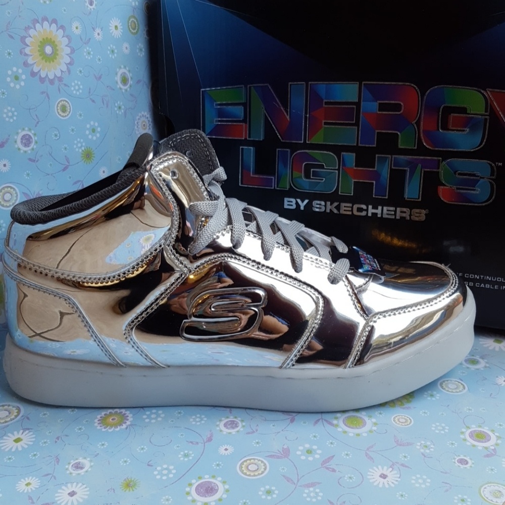 Skechers Mid top lace up sneaker w/hidden lights